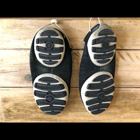 Shoes - Picture 2 of 4